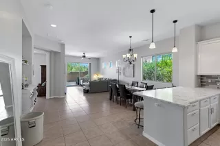 Photo #5: 6850846 Listing