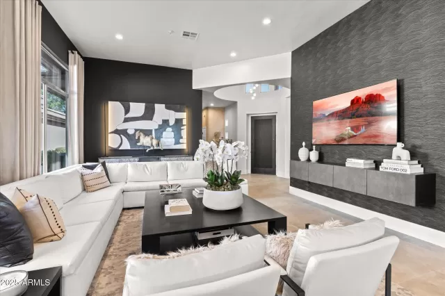 MLS: 6850859 Condo For Sale