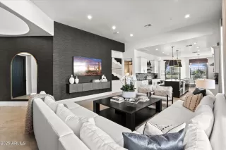 Photo #6: 6850859 Listing