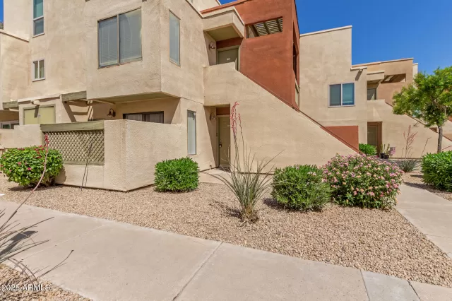 MLS: 6850923 Condo For Sale