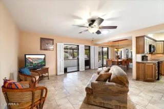 Photo #5: 6851019 Listing