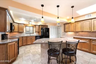 Photo #6: 6851019 Listing