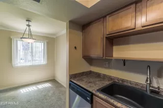 Photo #5: 6851383 Listing