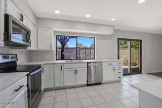 Photo #4: 6851694 Listing