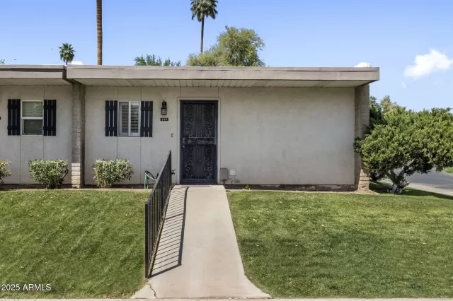 MLS: 6853172 Condo For Sale