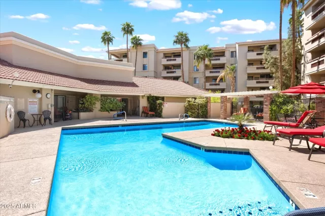 MLS: 6853694 Condo For Sale