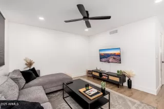 Photo #5: 6853717 Listing 