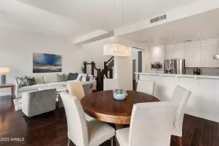 Photo #4: 6853766 Listing