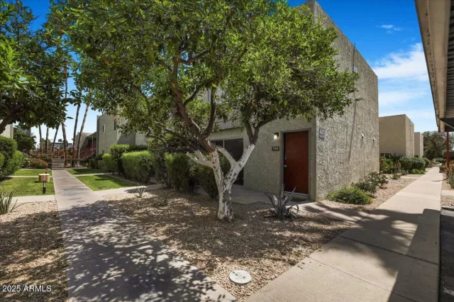 MLS: 6853887 Condo For Sale