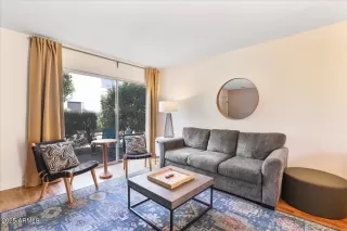 Photo #4: 6853887 Listing