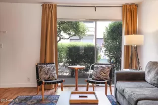 Photo #5: 6853887 Listing