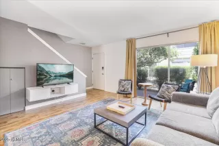 Photo #6: 6853887 Listing