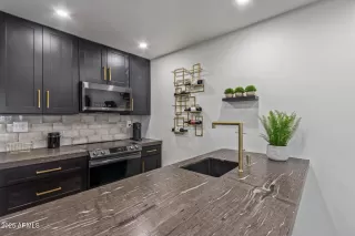 Photo #2: 6854262 Listing