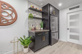 Photo #4: 6854262 Listing