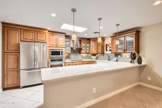 Photo #5: 6854370 Listing