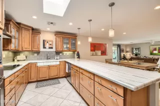 Photo #6: 6854370 Listing