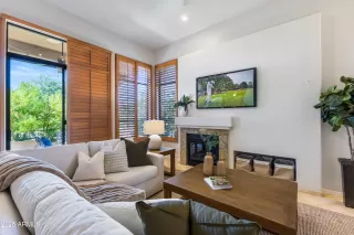 Photo #4: 6854883 Listing