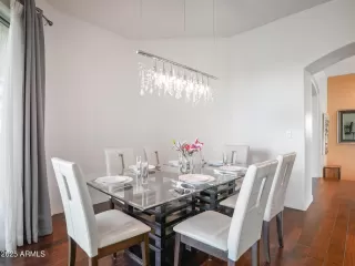 Photo #5: 6854987 Listing