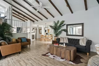 Photo #3: 6855305 Listing