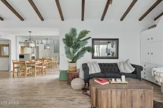 Photo #4: 6855305 Listing