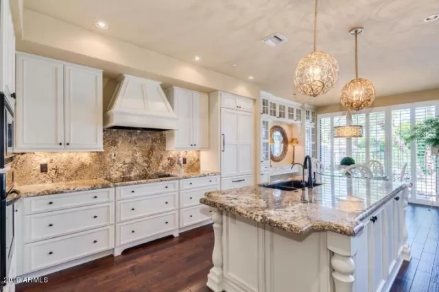 MLS: 6855519 Condo For Sale