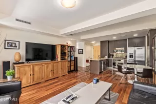 Photo #4: 6855636 Listing