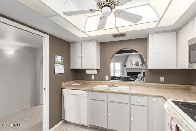 MLS: 6855692 Condo For Sale