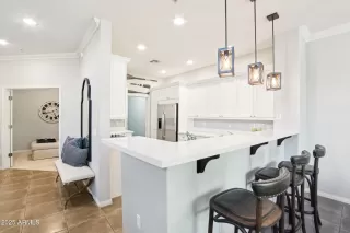 Photo #5: 6855840 Listing