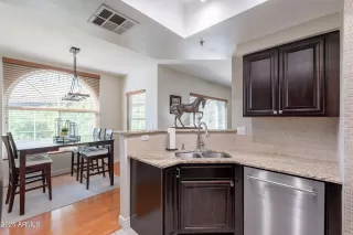 Photo #2: 6856653 Listing 