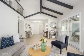 Photo #5: 6857115 Listing