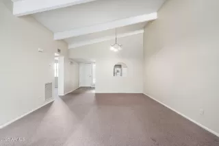 Photo #6: 6857519 Listing 