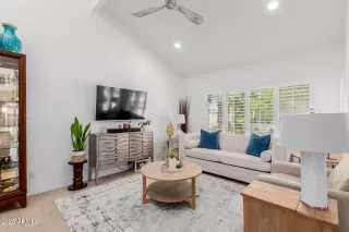 Photo #4: 6857564 Listing