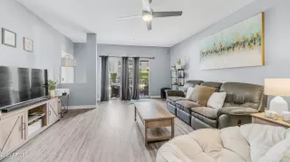 Photo #4: 6857749 Listing 