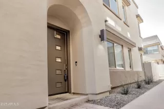 Photo #2: 6857832 Listing 