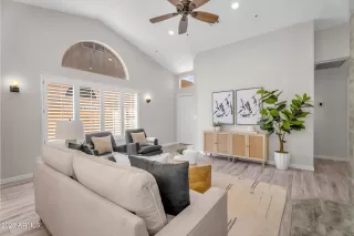 Photo #4: 6857853 Listing