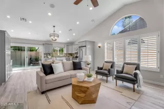 Photo #6: 6857853 Listing