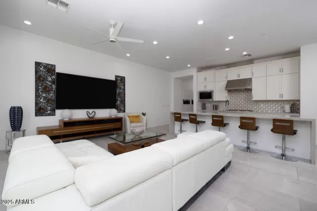 MLS: 6858045 Condo For Sale