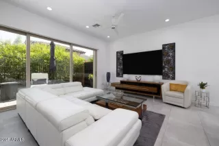 Photo #6: 6858045 Listing 