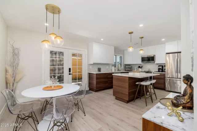 MLS: 6858357 Condo For Sale