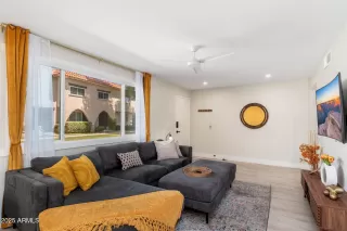 Photo #5: 6858357 Listing