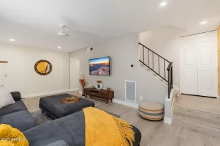 Photo #6: 6858357 Listing