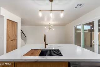 Photo #5: 6858615 Listing