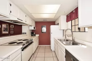 Photo #5: 6859257 Listing