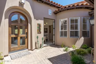 Photo #1: 6859837 Listing