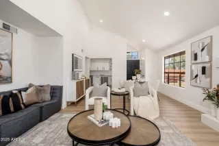 Photo #5: 6860113 Listing 