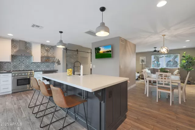 MLS: 6860320 Condo For Sale