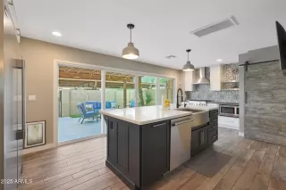 Photo #4: 6860320 Listing 