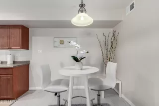 Photo #5: 6860596 Listing