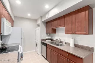 Photo #6: 6860596 Listing