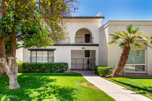 MLS: 6860603 Condo For Sale